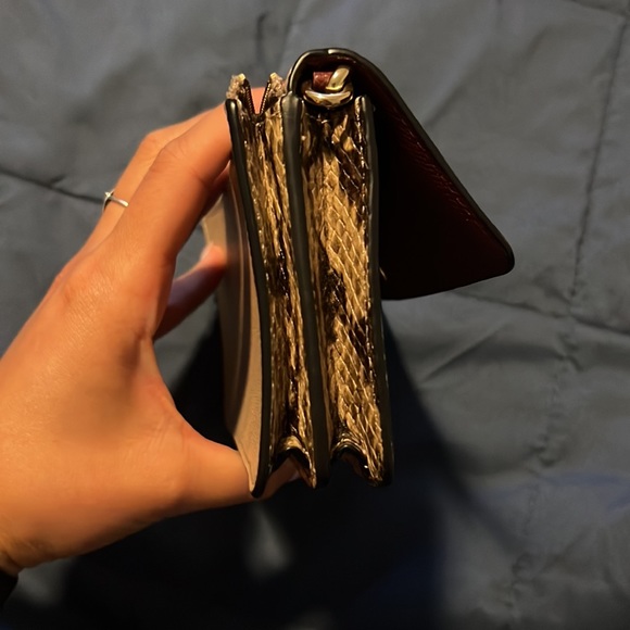 COACH FOLDOVER DAISY APPLIQUE SNAKE EMBOSSED LEATHER WRISTLET WALLET TAUPE - Picture 7 of 7